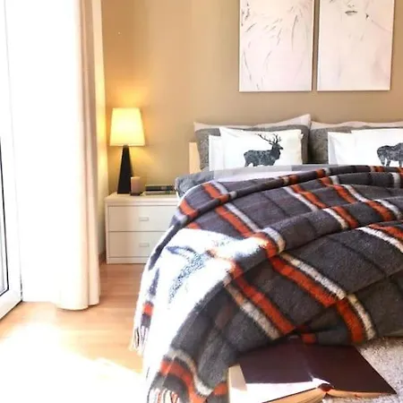 Traumhaftes Mitten Im Skigebiet