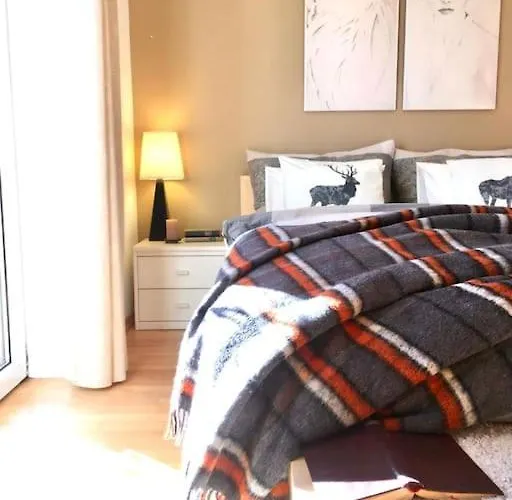 Traumhaftes Mitten Im Skigebiet